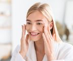 Изображение Как убрать заломы на лице после сна?